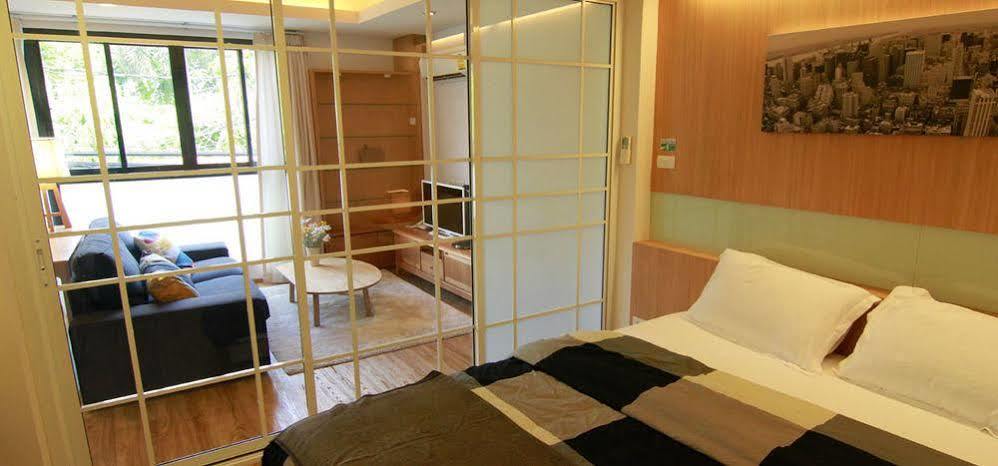 S Bloc Saladaeng Bed & Breakfast Bangkok Exterior photo